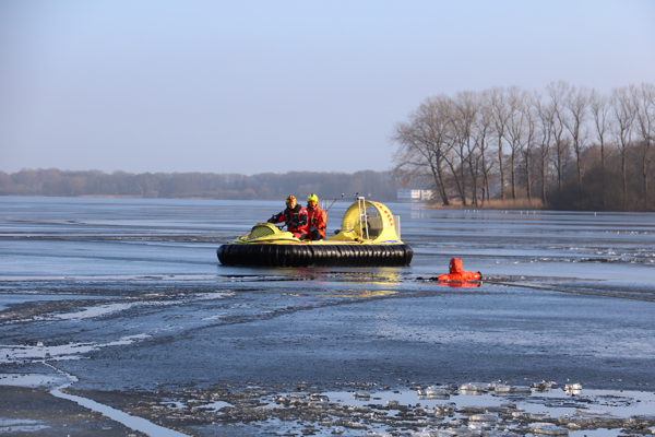 DLRG_Luftkissenboot_Eisrettung_Wasserrettung