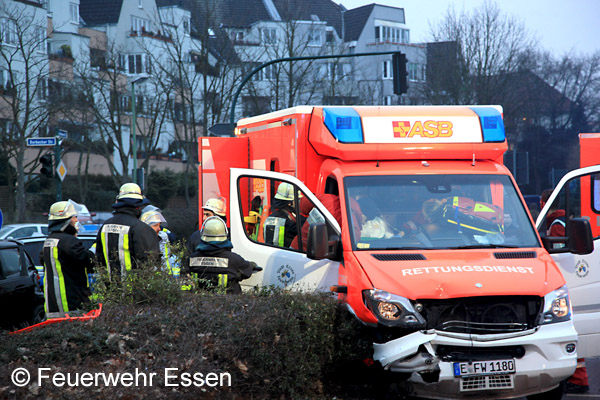 Eigenunfall_RTW_Feuerwehr_Essen