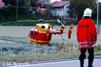 Rettungshubschrauber auf Feld